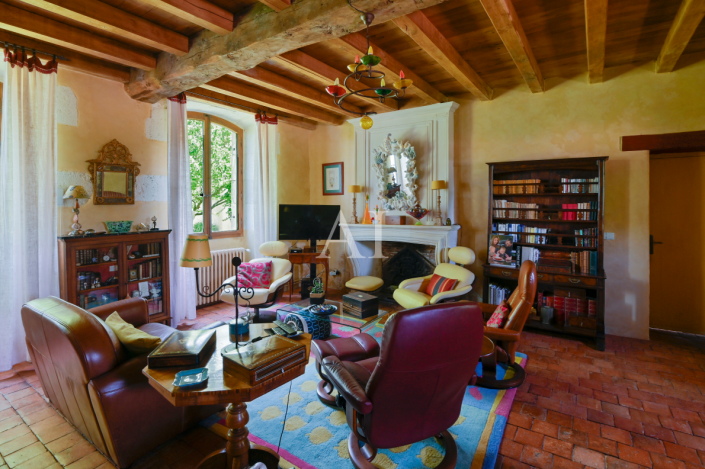 Image No.9-14 Bed Property for sale