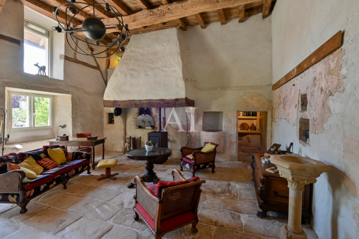 Image No.11-14 Bed Property for sale