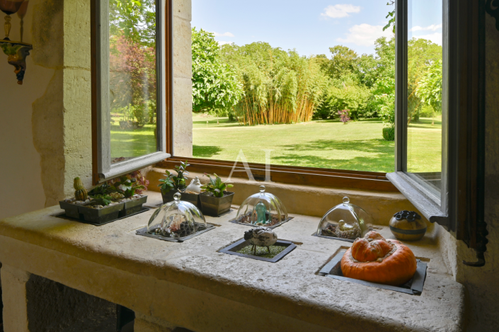 Image No.17-14 Bed Property for sale