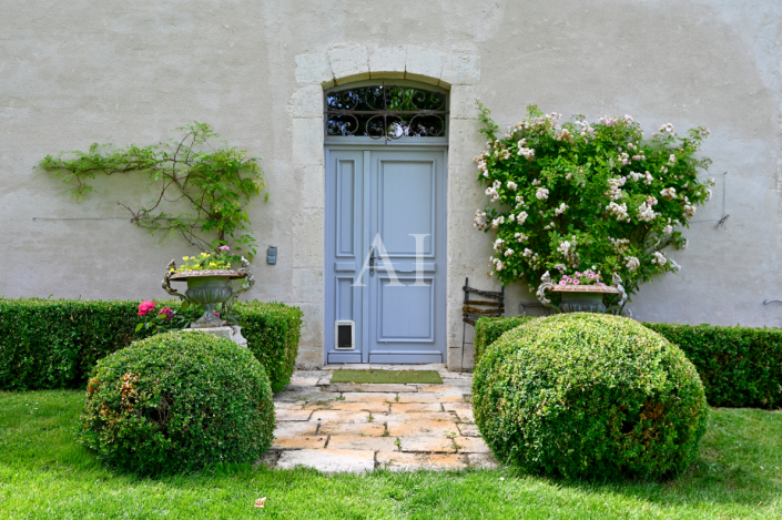 Image No.23-14 Bed Property for sale