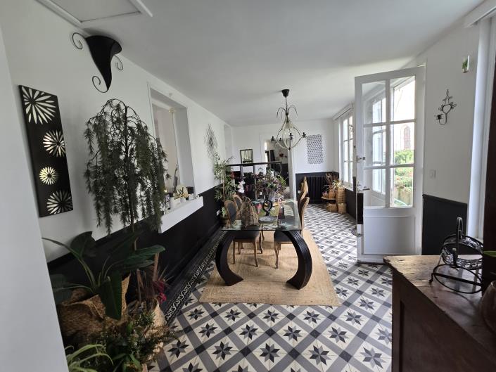 Image No.12-7 Bed House for sale