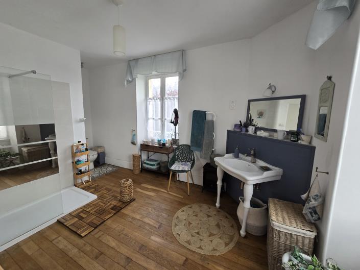 Image No.19-7 Bed House for sale