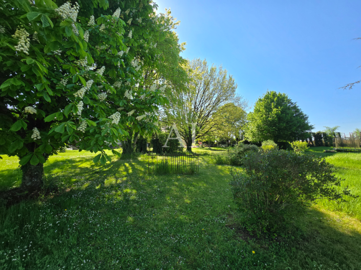 Image No.2-6 Bed Farmhouse for sale