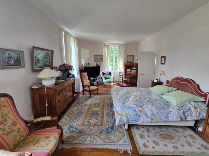 Image No.7-6 Bed House for sale