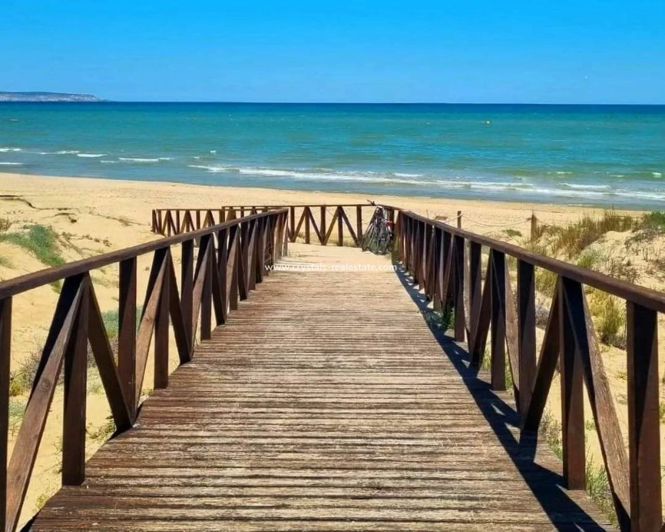 Image No.23-3 Bed Property for sale