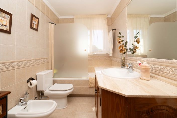 Image No.15-2 Bed Semi-Detached for sale