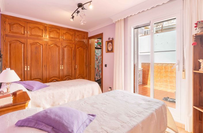 Image No.16-2 Bed Semi-Detached for sale