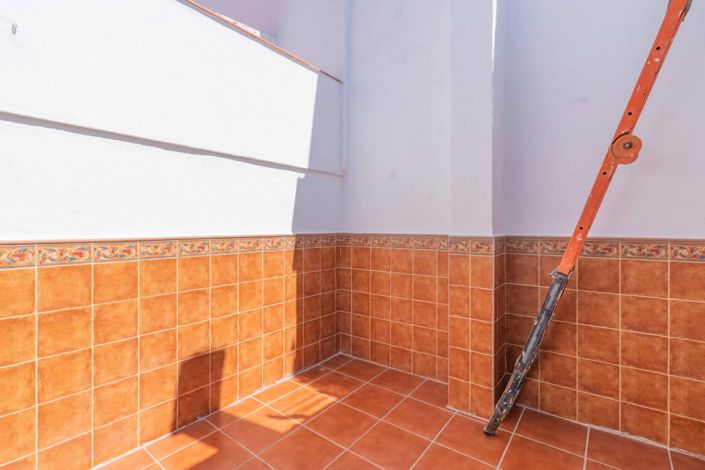 Image No.19-2 Bed Semi-Detached for sale