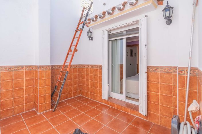 Image No.20-2 Bed Semi-Detached for sale