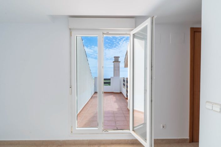 Image No.10-2 Bed Property for sale