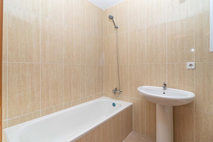 Image No.11-2 Bed Property for sale