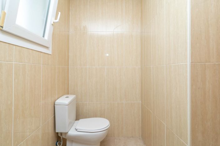 Image No.14-2 Bed Property for sale