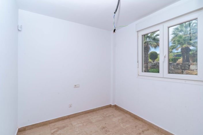 Image No.4-2 Bed Property for sale