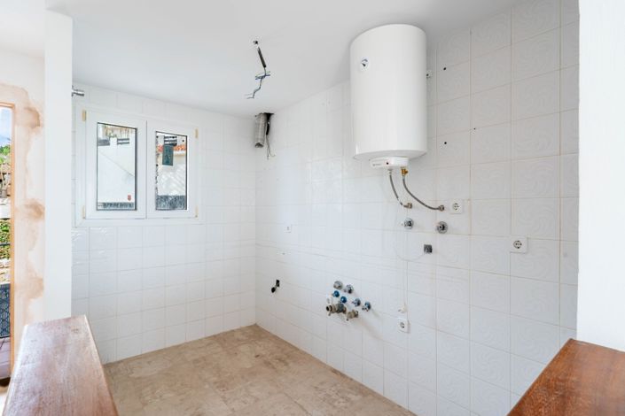 Image No.8-2 Bed Property for sale