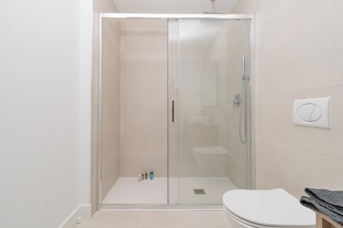 Image No.11-2 Bed Property for sale