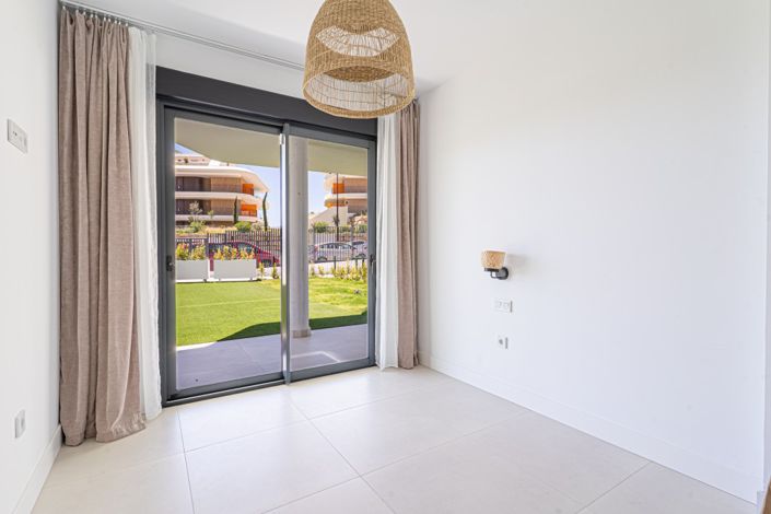 Image No.12-2 Bed Property for sale