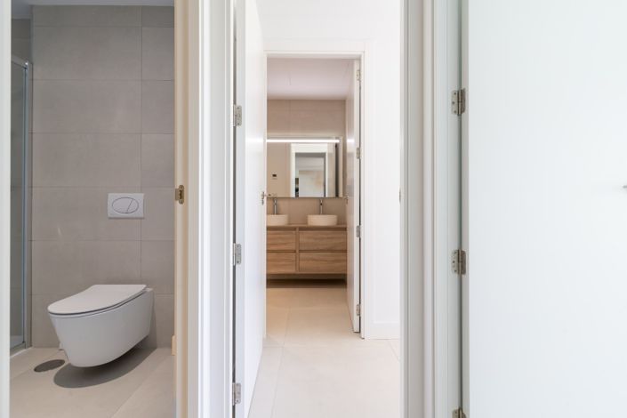 Image No.7-2 Bed Property for sale