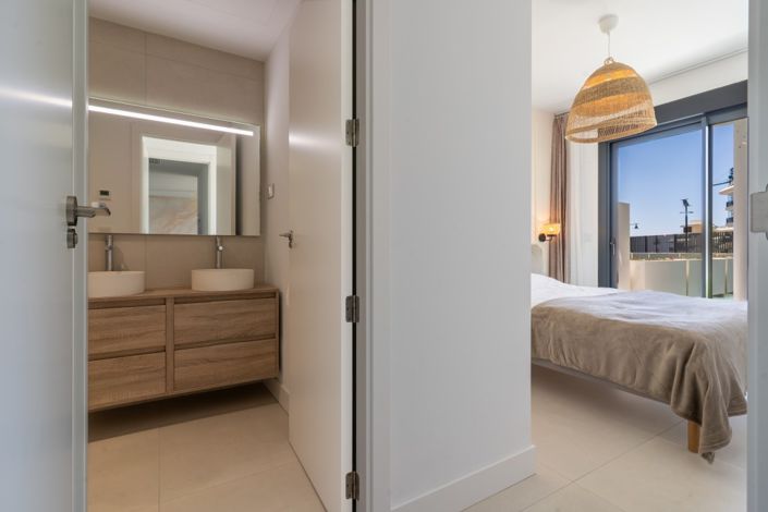 Image No.9-2 Bed Property for sale