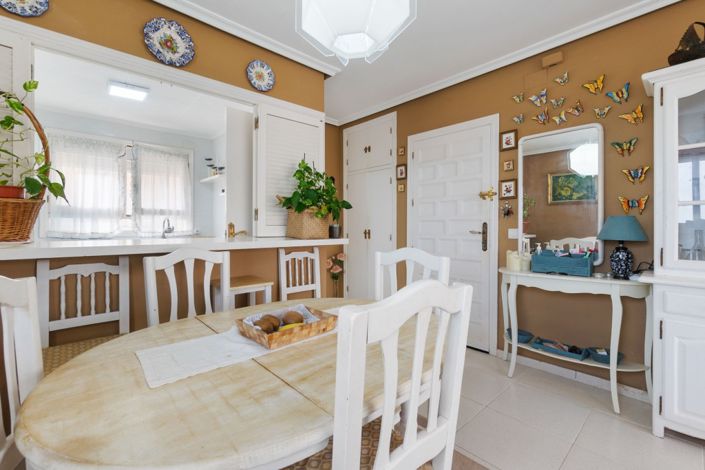 Image No.10-3 Bed Property for sale