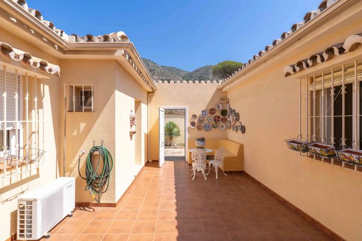 Image No.2-5 Bed Villa for sale