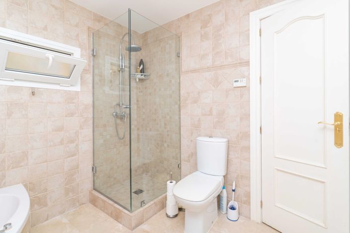 Image No.42-5 Bed Villa for sale