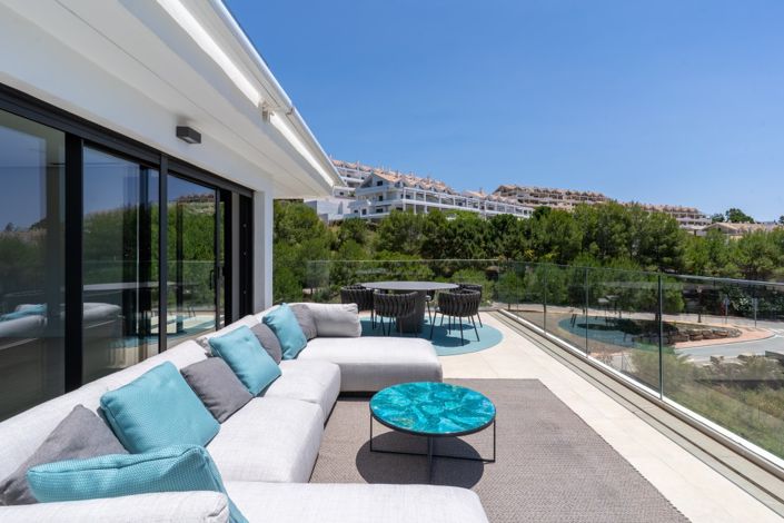 Image No.10-3 Bed Property for sale