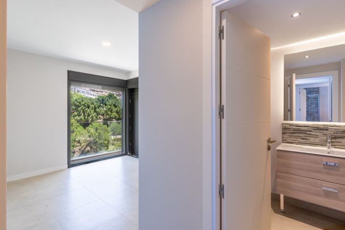 Image No.15-3 Bed Property for sale