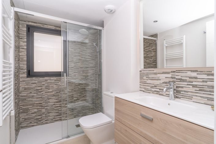 Image No.26-3 Bed Property for sale