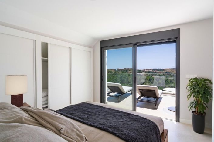 Image No.27-3 Bed Property for sale