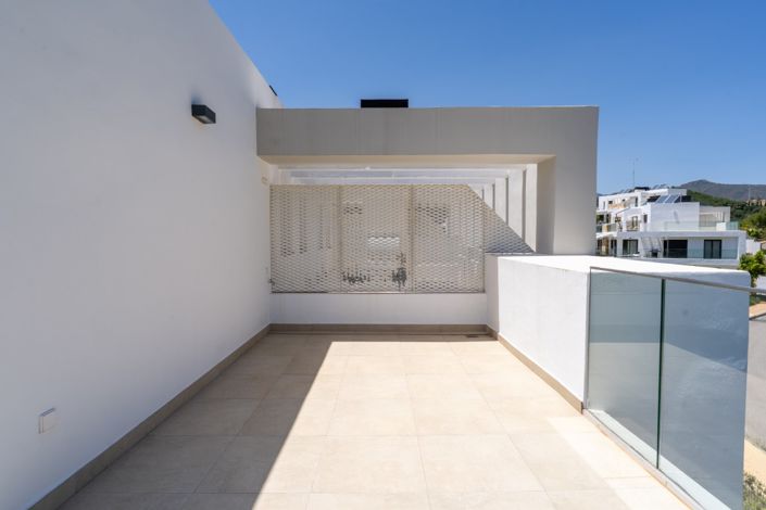 Image No.31-3 Bed Property for sale