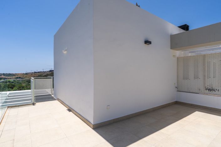 Image No.32-3 Bed Property for sale