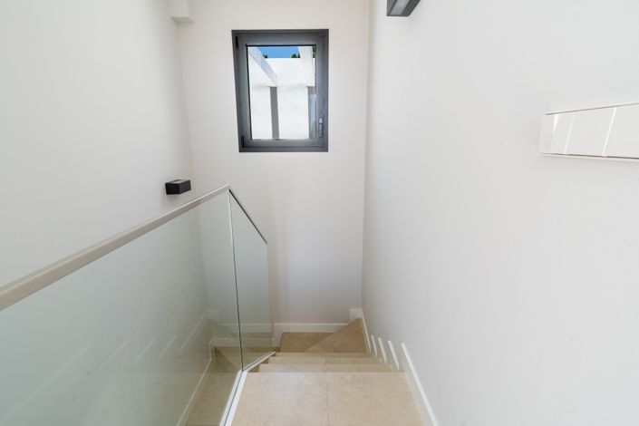 Image No.33-3 Bed Property for sale