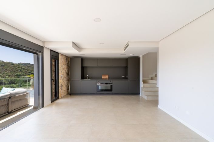 Image No.5-3 Bed Property for sale