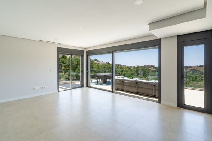 Image No.6-3 Bed Property for sale