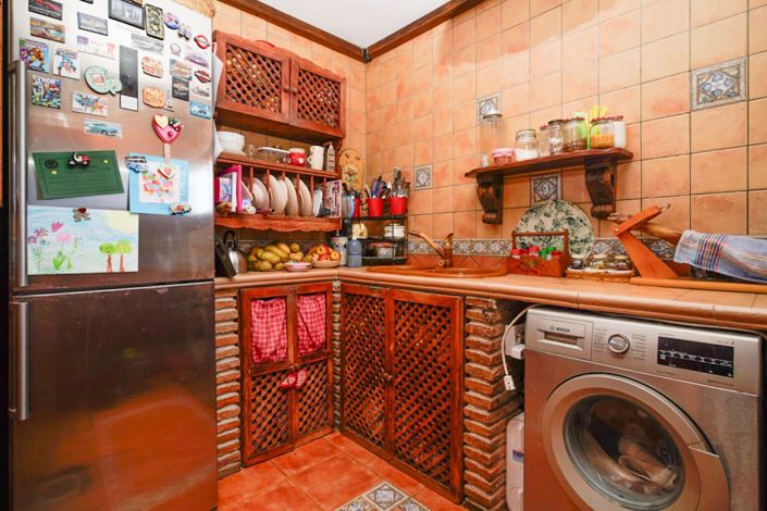 Image No.9-2 Bed Property for sale