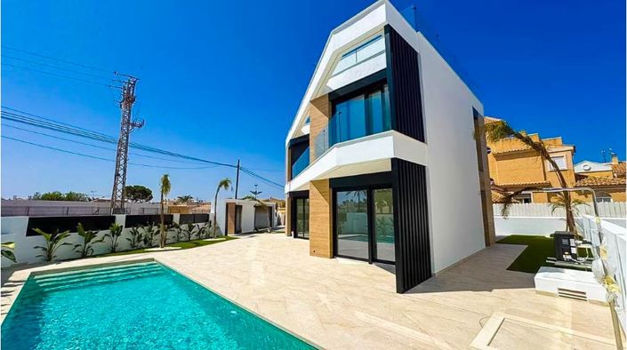 Image No.1-4 Bed Villa for sale
