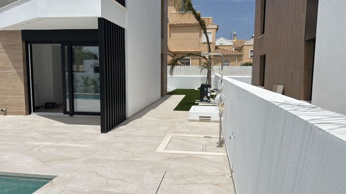 Image No.3-4 Bed Villa for sale