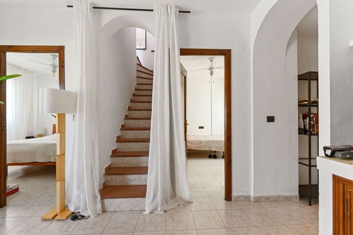 Image No.13-3 Bed Property for sale