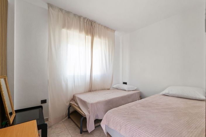 Image No.19-3 Bed Property for sale