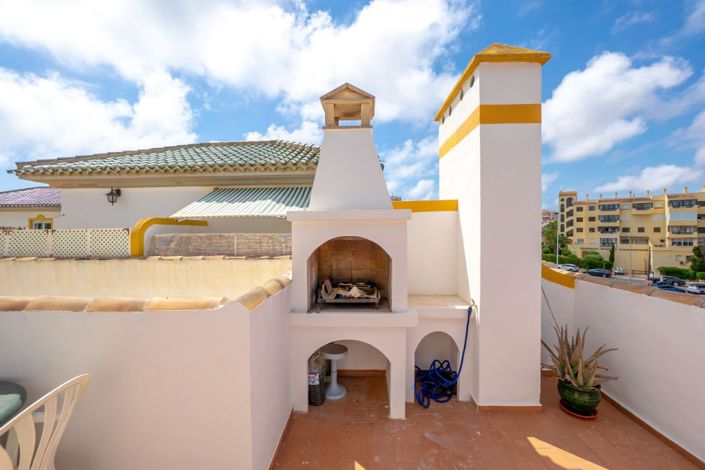 Image No.24-3 Bed Property for sale