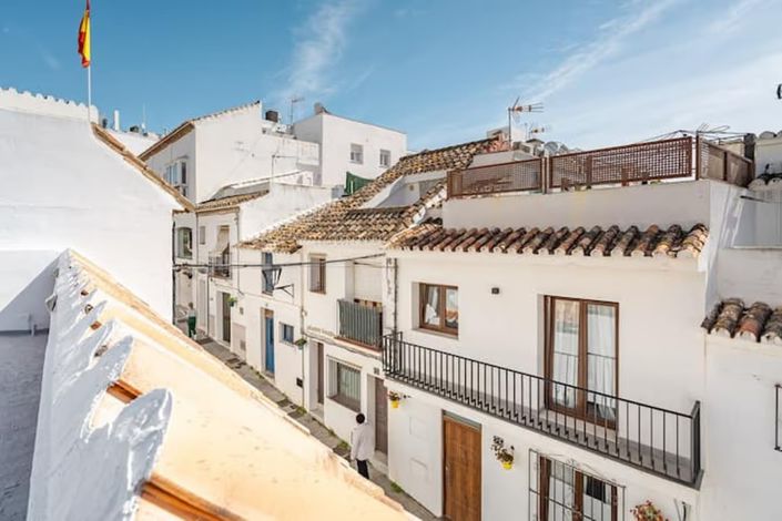 Image No.23-2 Bed Townhouse for sale