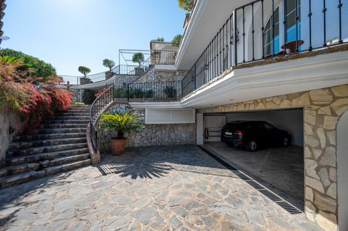 Image No.54-4 Bed Villa for sale