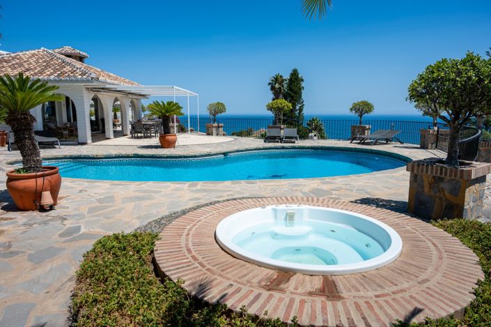 Image No.2-4 Bed Villa for sale