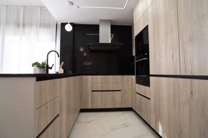 Image No.20-3 Bed Property for sale