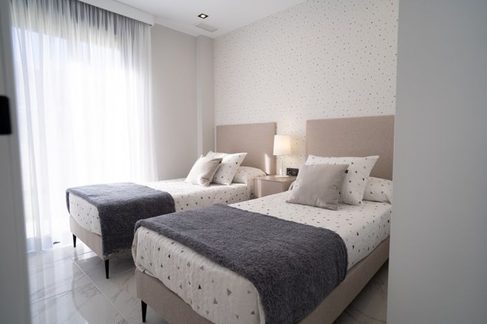 Image No.22-3 Bed Property for sale