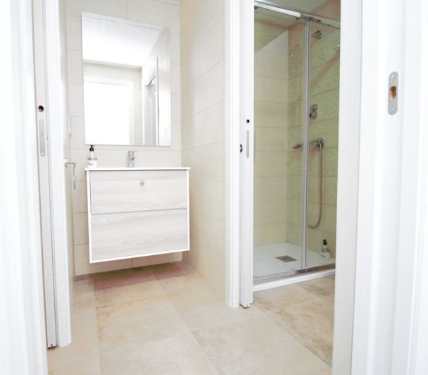 Image No.15-2 Bed Property for sale