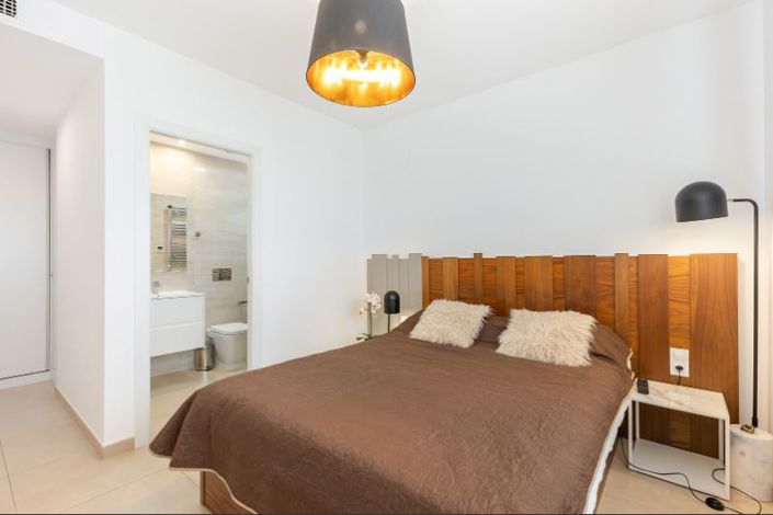 Image No.11-3 Bed Apartment for sale