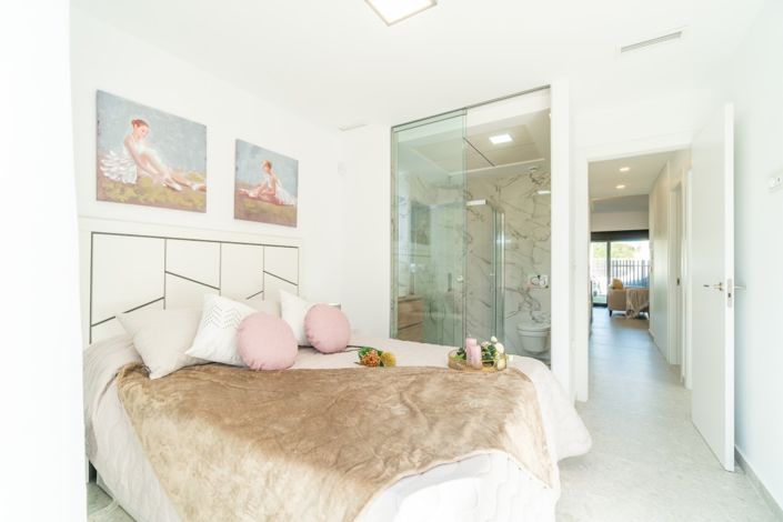 Image No.21-3 Bed Property for sale