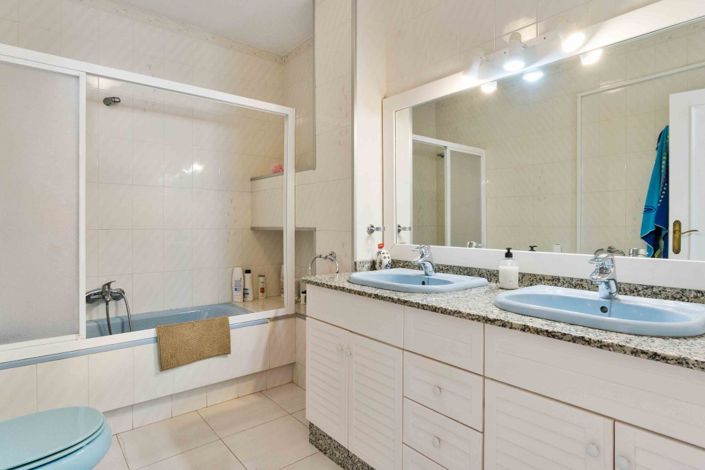 Image No.17-5 Bed Villa for sale