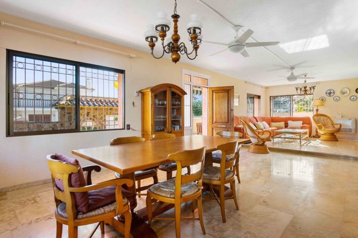 Image No.9-5 Bed Villa for sale